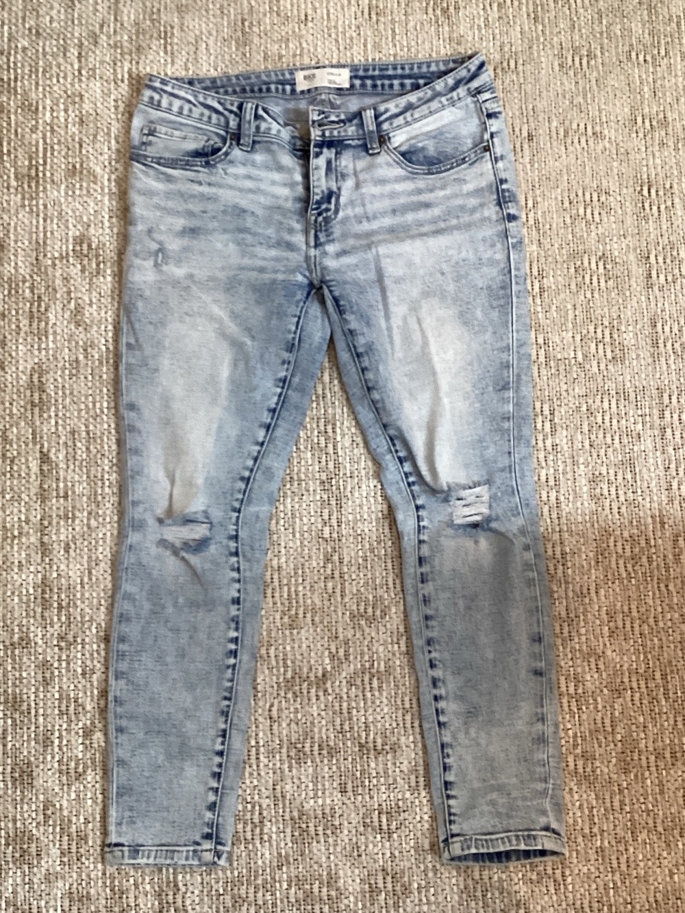 BKE Light Wash Skinny Jeans with Distressed Knees